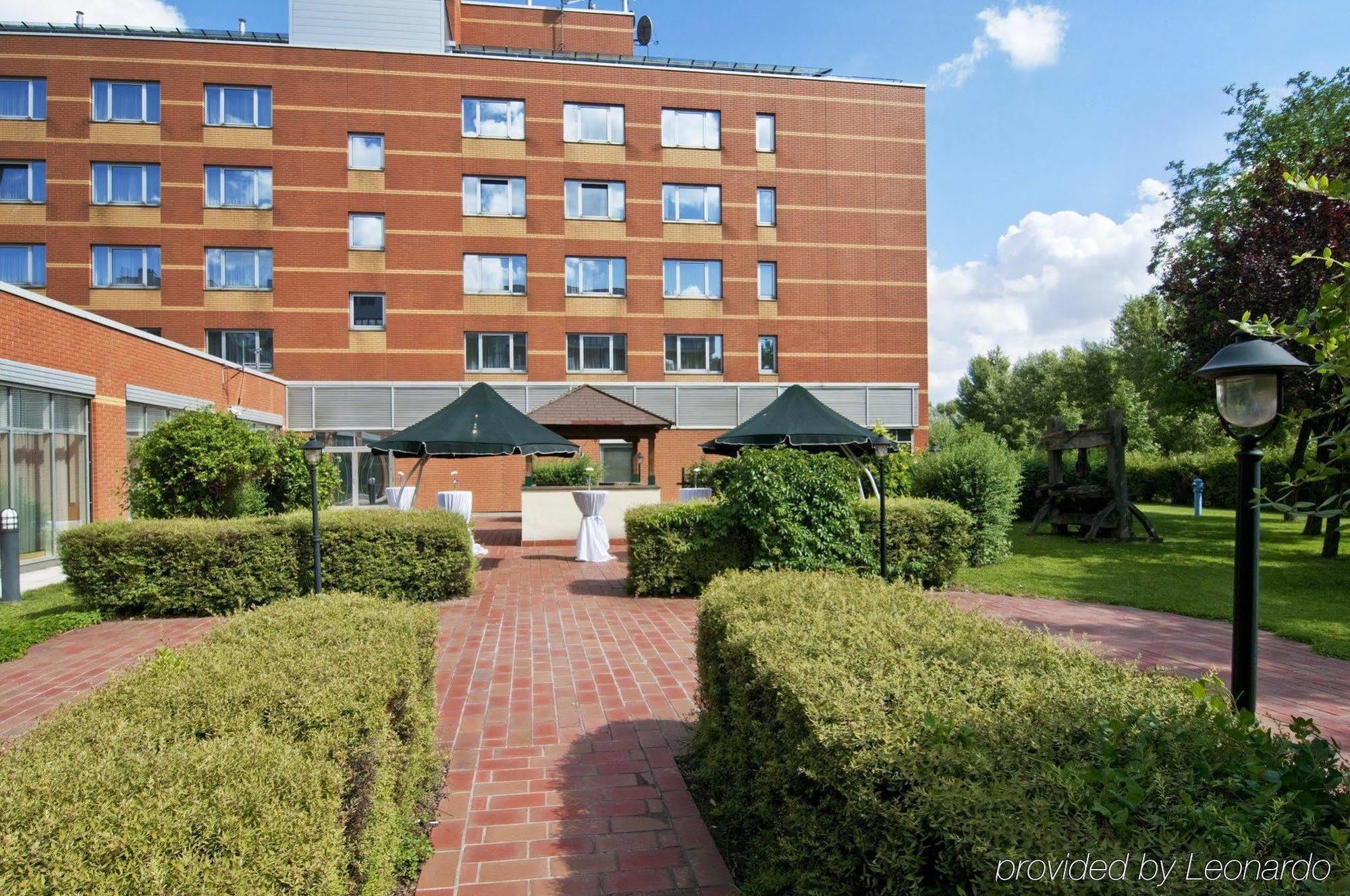 Hilton Garden Inn Vienna South Exterior photo